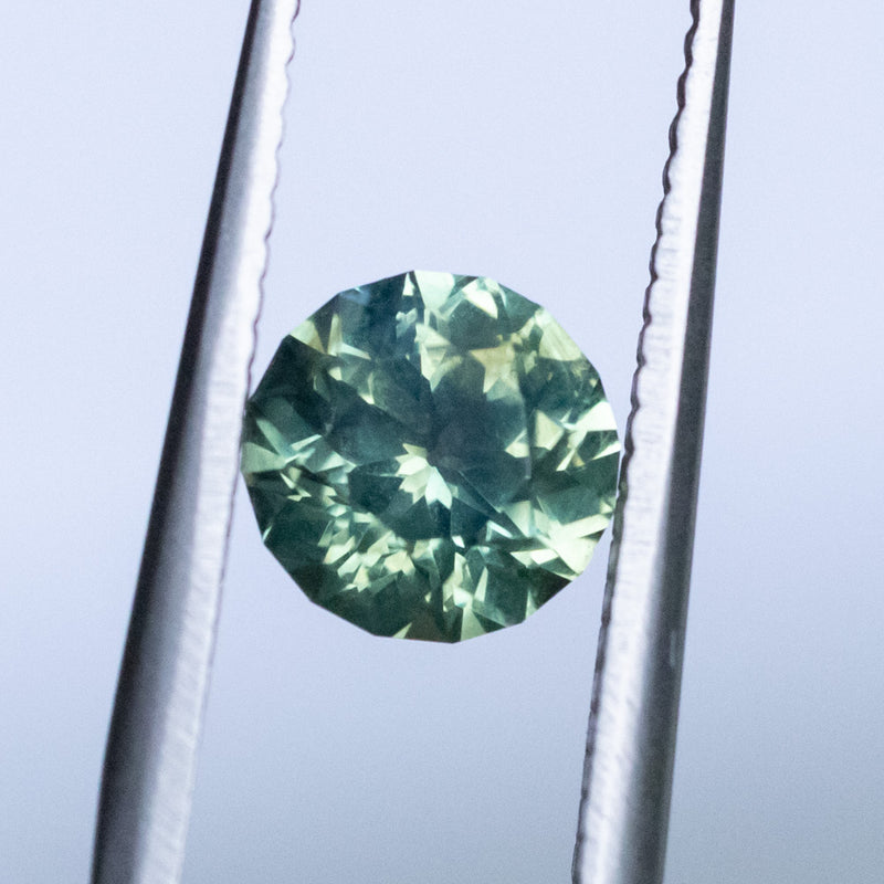 1.51CT ROUND AUSTRALIAN SAPPHIRE, SPARKLING JUNGLE PARTI GREEN, UNTREATED, 6.55X4.48MM