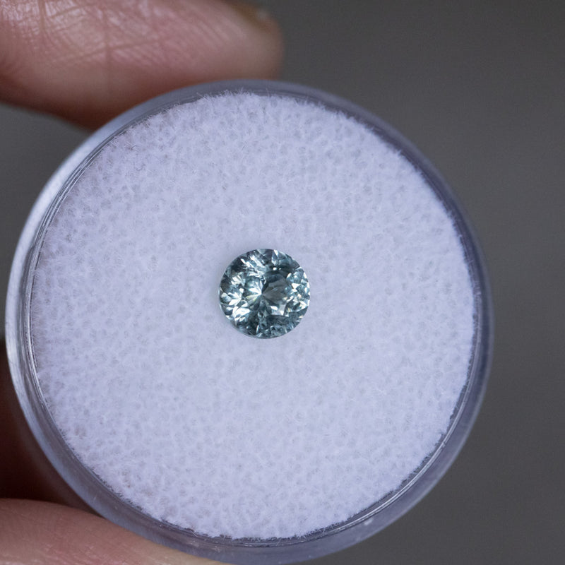 0.80CT ROUND MONTANA SAPPHIRE, LIGHT BLUE GREEN, 5.49X3.61MM, UNTREATED