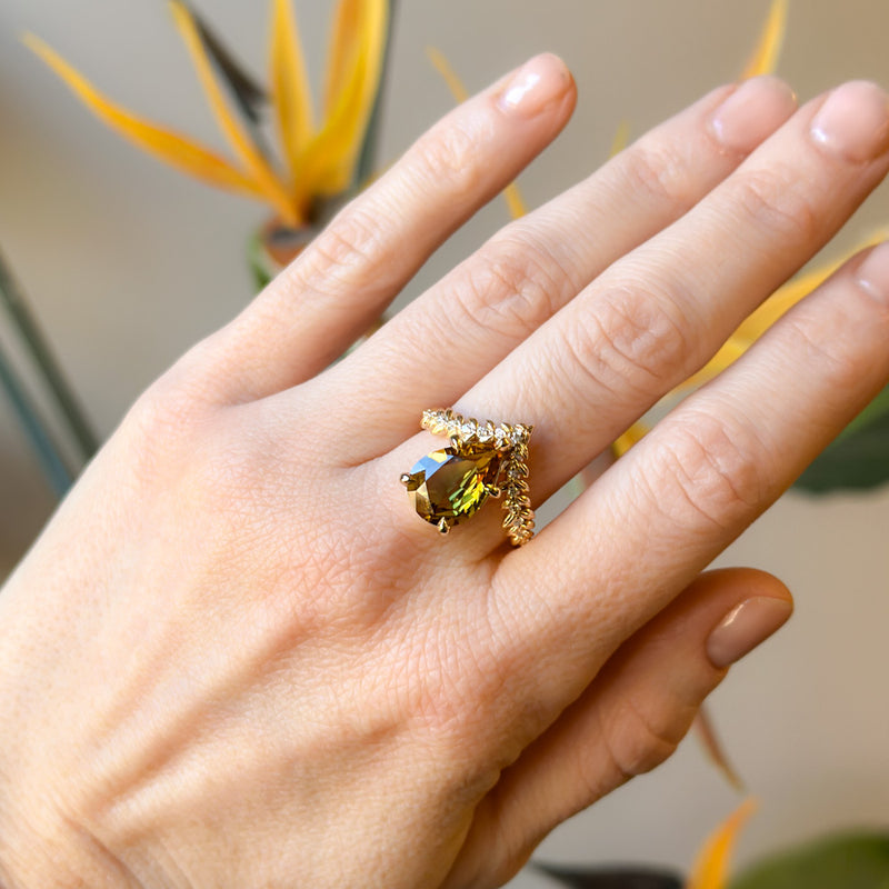 3.68ct Bicolor Australian Untreated Pear Sapphire and Diamond-Studded Pointed Vine Solitaire in 18k Yellow Gold