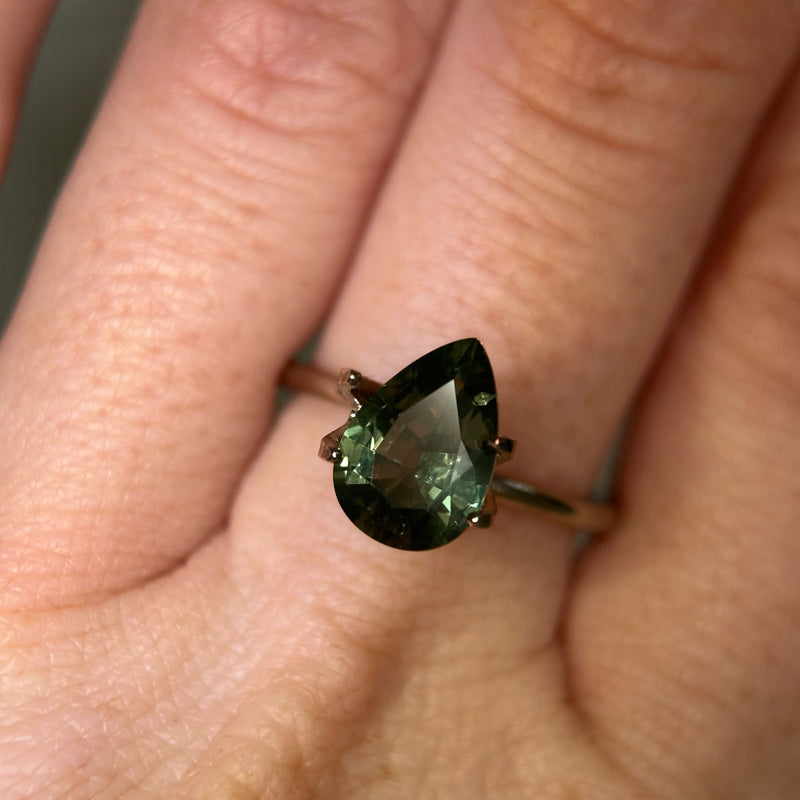 2.16CT AUSTRALIAN PEAR SAPPHIRE, COLOR SHIFTING GREEN TEAL TO GREY, 10X7MM, EARLY ACCESS