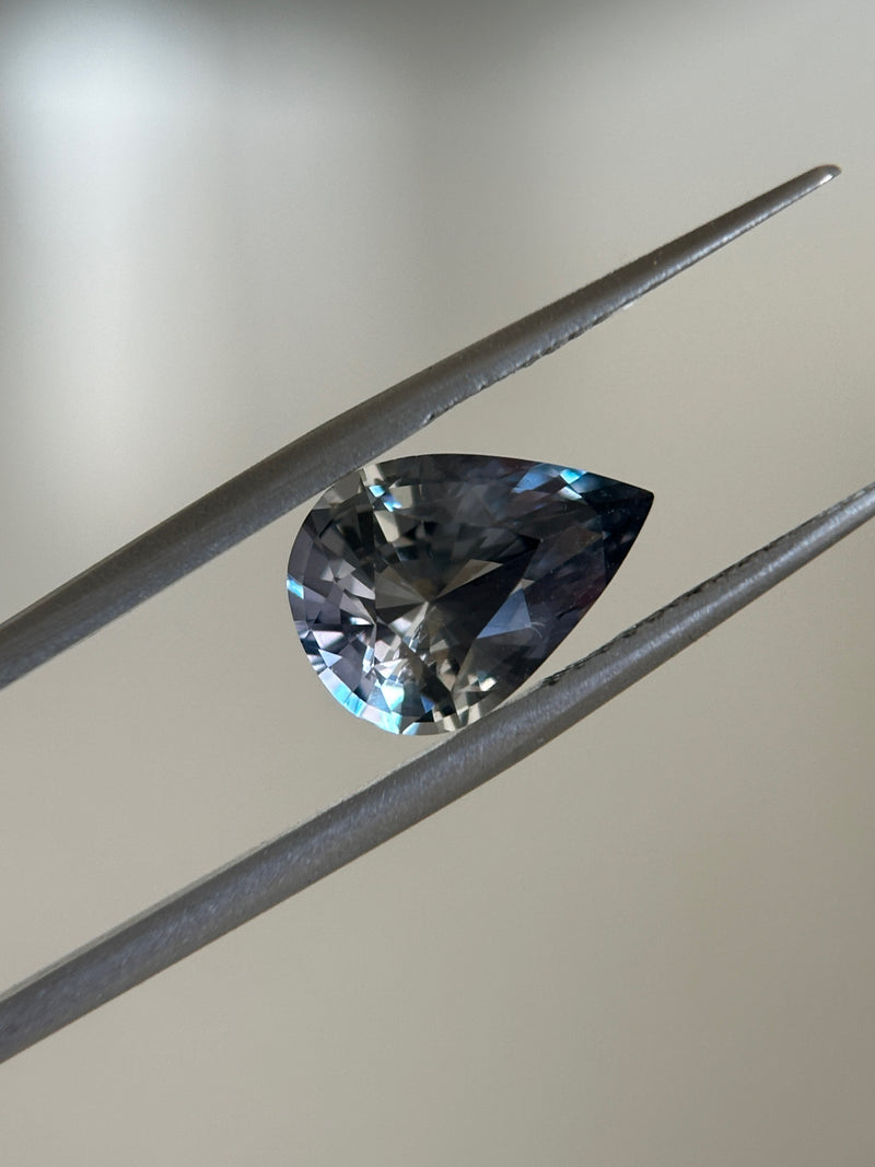 3.17CT MADAGASCAR PEAR SAPPHIRE, COLOR SHIFTING GREY TEAL TO GREY PURPLE, 11.08X7.89X5.32MM, UNTREATED, EARLY ACCESS