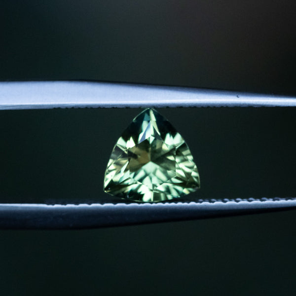 1.00CT TRILLION AUSTRALIAN SAPPHIRE, LIGHT GREEN WITH YELLOW, 6.23X3.80MM, UNTREATED