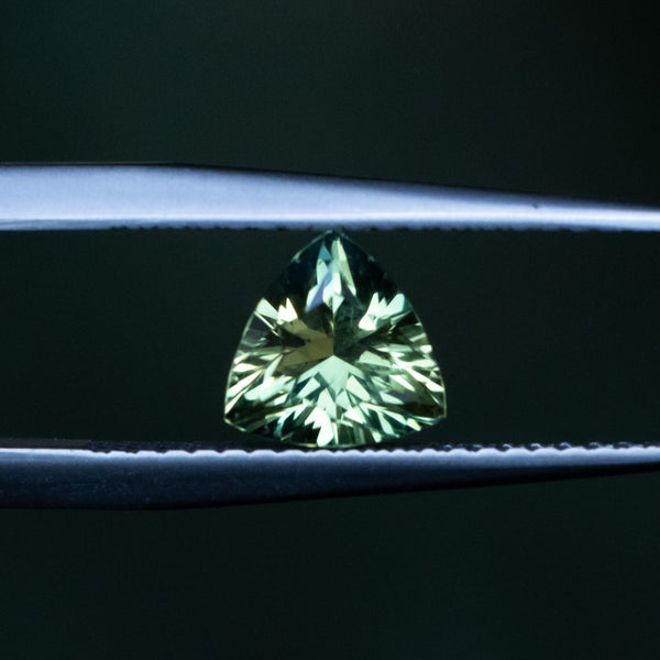 1.00CT TRILLION AUSTRALIAN SAPPHIRE, LIGHT GREEN WITH YELLOW, 6.23X3.80MM, UNTREATED