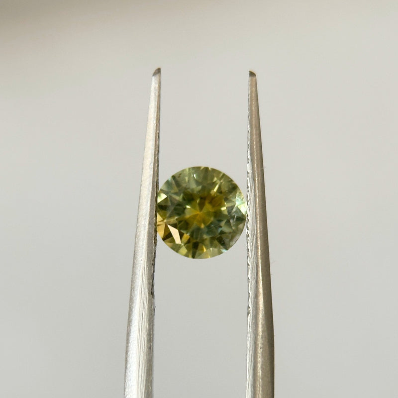 0.89CT ROUND MONTANA SAPPHIRE, PARTI YELLOW BLUE GREEN, 5.6X3.7MM, EARLY ACCESS