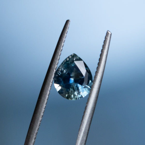 1.36CT PEAR MONTANA SAPPHIRE, PARTI BLUE WHITE, 7.76X6.42X3.89MM, UNTREATED, EARLY ACCESS