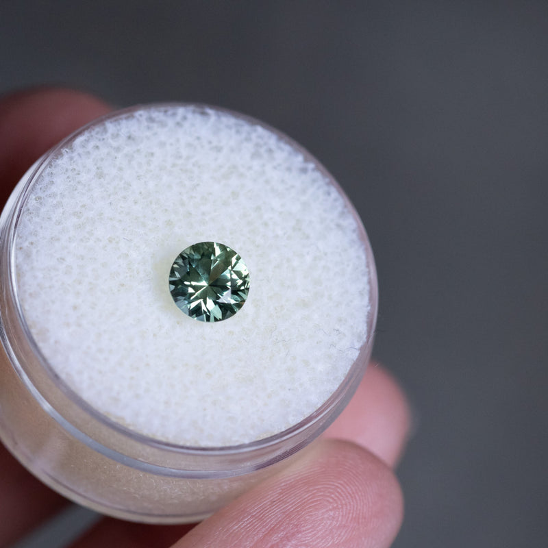 1.06CT ROUND MONTANA SAPPHIRE, GREEN WITH TEAL, 5.86X4.23MM, EARLY ACCESS