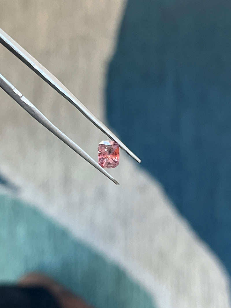 1.00CT FANCY ELONGATED CUSHION MONTANA SAPPHIRE, BI COLOR PINK AND RED, 6.8X5.2MM