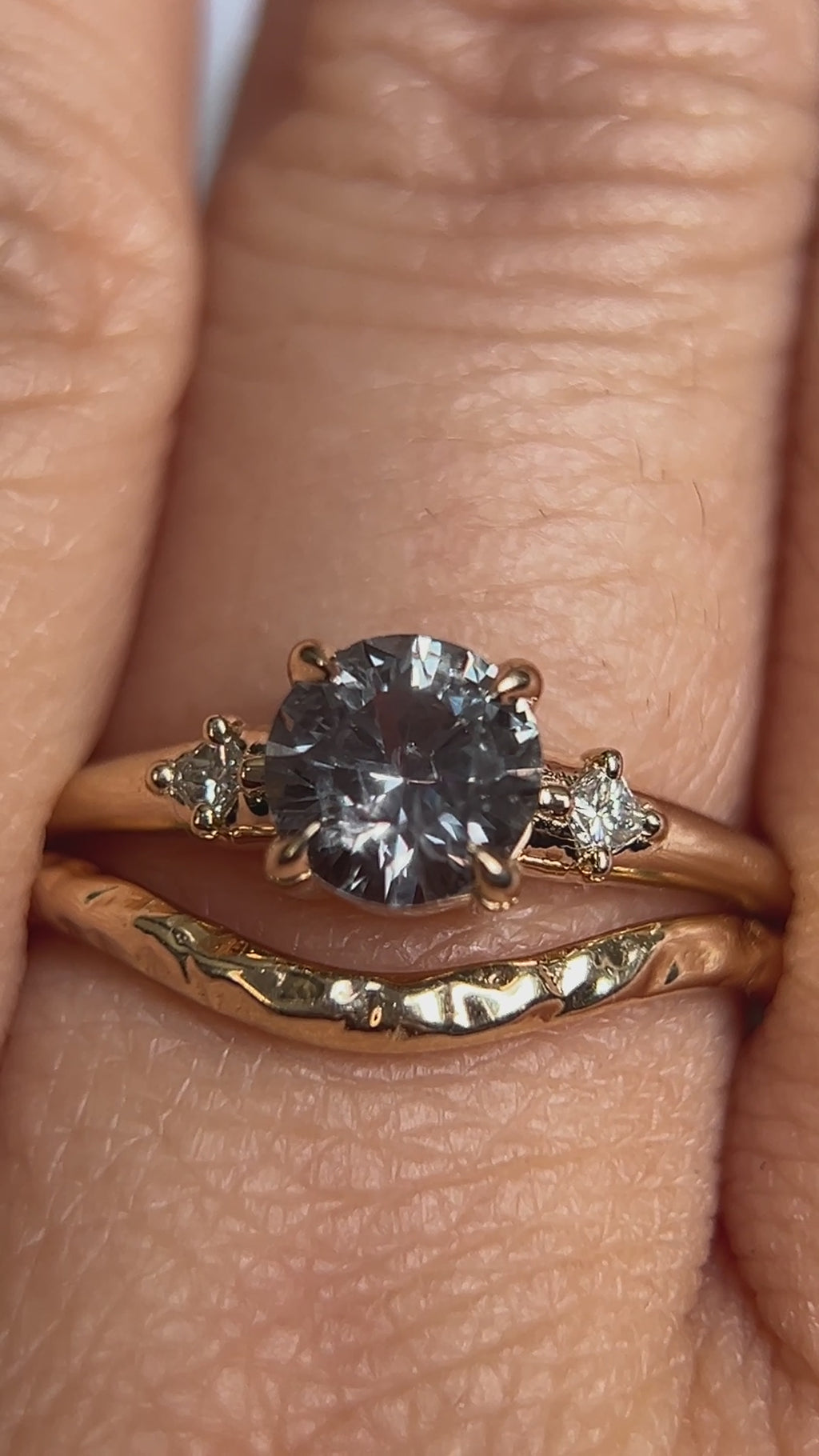 0.98ct Round Color Shifting Untreated Montana Sapphire and Princess Cut Diamond Rapids Low Profile Ring in 14k Yellow Gold