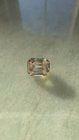 2.60CT EMERALD CUT MADAGASCAR SAPPHIRE, COLOR SHIFTING CHAMPAGNE TO MINT GREEN GREY, 8.22X6.57X4.83MM EARLY ACCESS