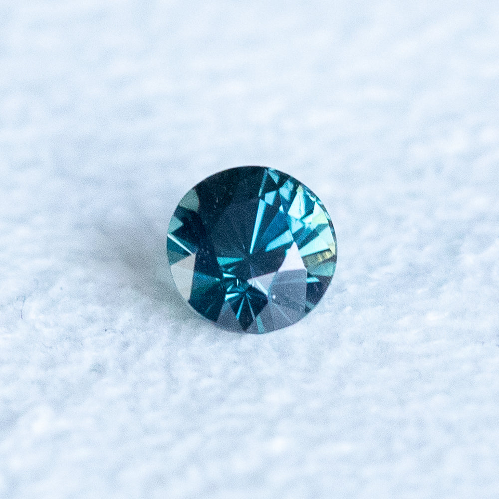 Stylo minéraux Saphir brut Madagascar. Couleur Bleu marine