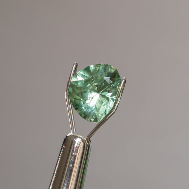 3.28CT MODIFIED TRILLION PEAR CUT MONTANA SAPPHIRE, GREEN YELLOW FLASHES OF TEAL, 8.9X9.7MM, UNTREATED