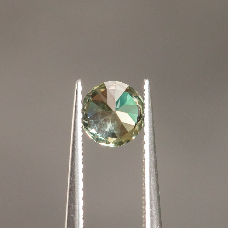 1.09CT ROUND BRILLIANT SONGEA SAPPHIRE, COLOR SHIFTING SOFT GREEN TO CHAMPAGNE, 6.00X4.20M, UNHEATED