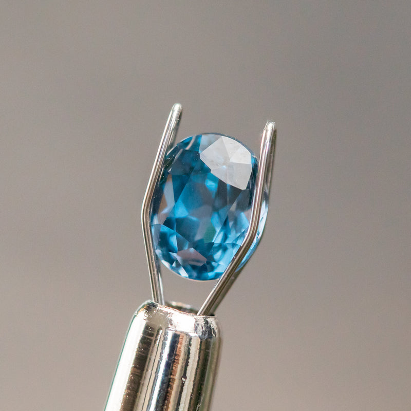 1.37CT OVAL SPINEL, COBALT BLUE WITH PERIWINKLE, 7.1X5.7X4.5MM