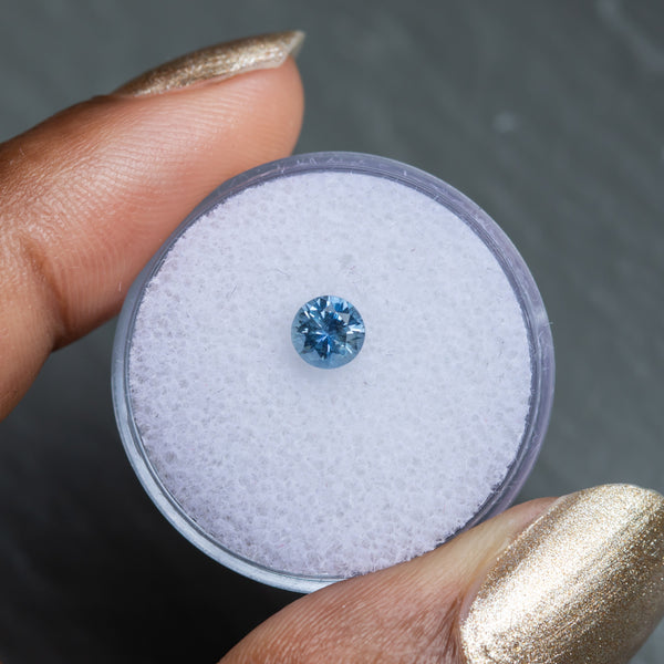0.62CT ROUND BRILLIANT AFRICAN SAPPHIRE, BLUE SILVER GREY, 5.00X3.40MM, UNHEATED
