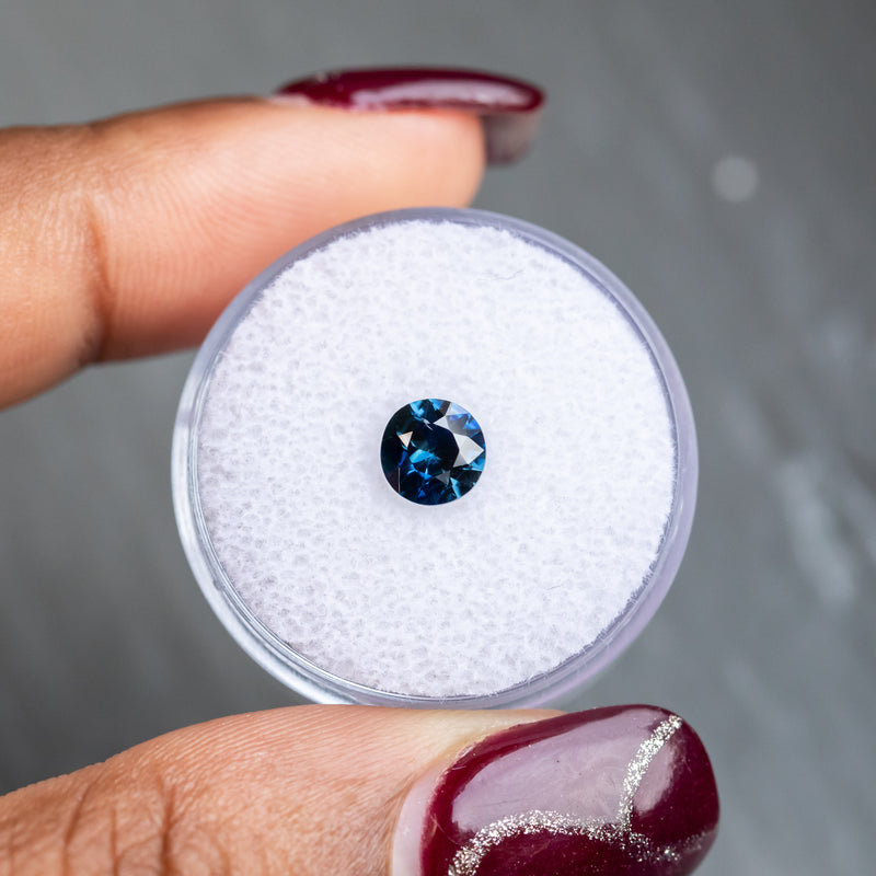 1.03CT ROUND NIGERIAN SAPPHIRE, DEEP OCEAN BLUE, 6.15X3.81MM, UNTREATED