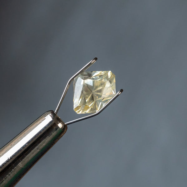 2.34CT SHIELD CUT SAPPHIRE, PARTI WHITE AND YELLOW, 8.34X6.65X5.62MM, UNTREATED