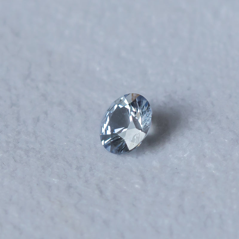 0.81CT ROUND BRILLIANT SRI LANKAN SAPPHIRE, GREY WHITE, 5.75MM