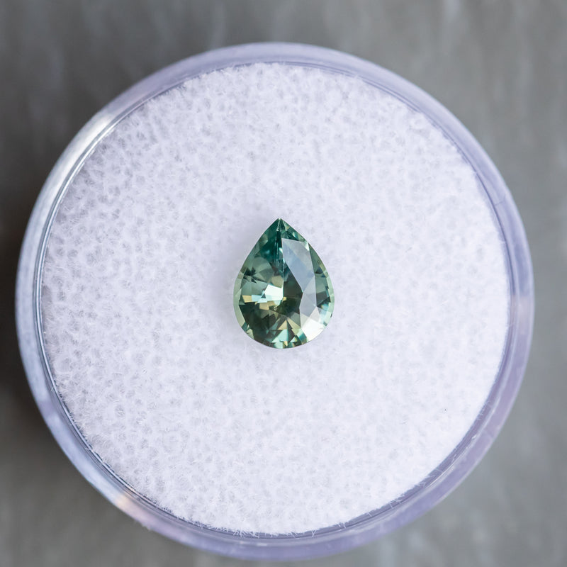1.10CT AFRICAN PEAR SAPPHIRE, SPRING GREEN, 7.52X5.88X3.67MM