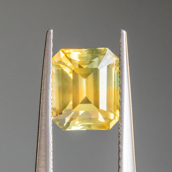 2.62CT AFRICAN EMERALD CUT SAPPHIRE, PARTI YELLOW AND SOFT GREEN, 6.70X6.70MM