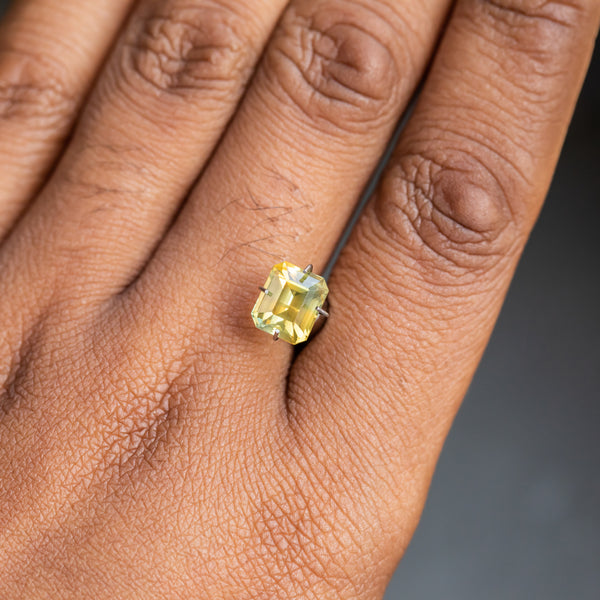 2.62CT AFRICAN EMERALD CUT SAPPHIRE, PARTI YELLOW AND SOFT GREEN, 6.70X6.70MM