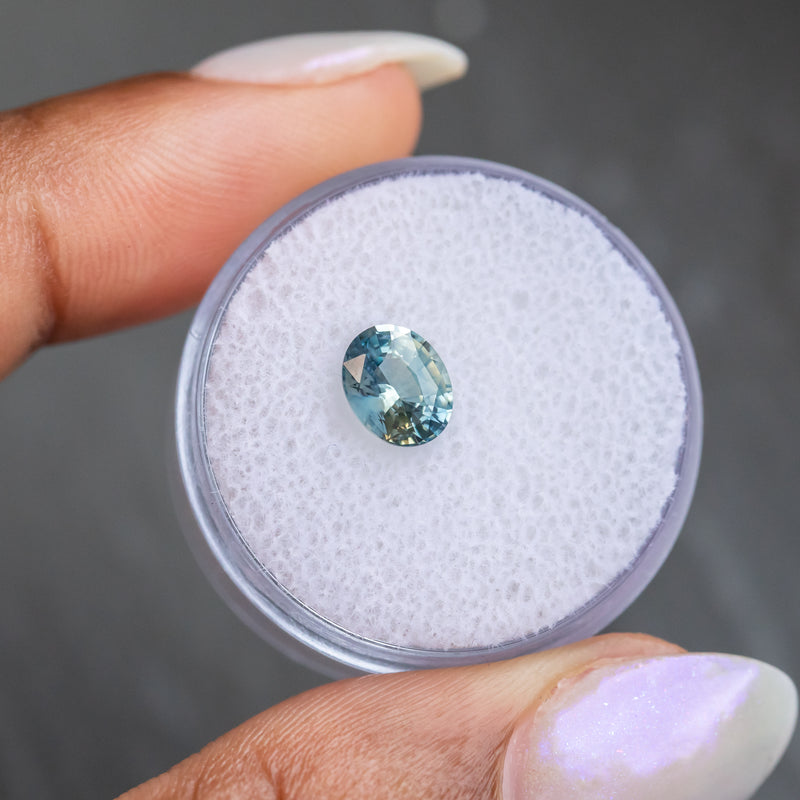 1.27CT AFRICAN OVAL SAPPHIRE, PARTI SKY BLUE MINT GREEN, 7.21X5.84X3.91MM