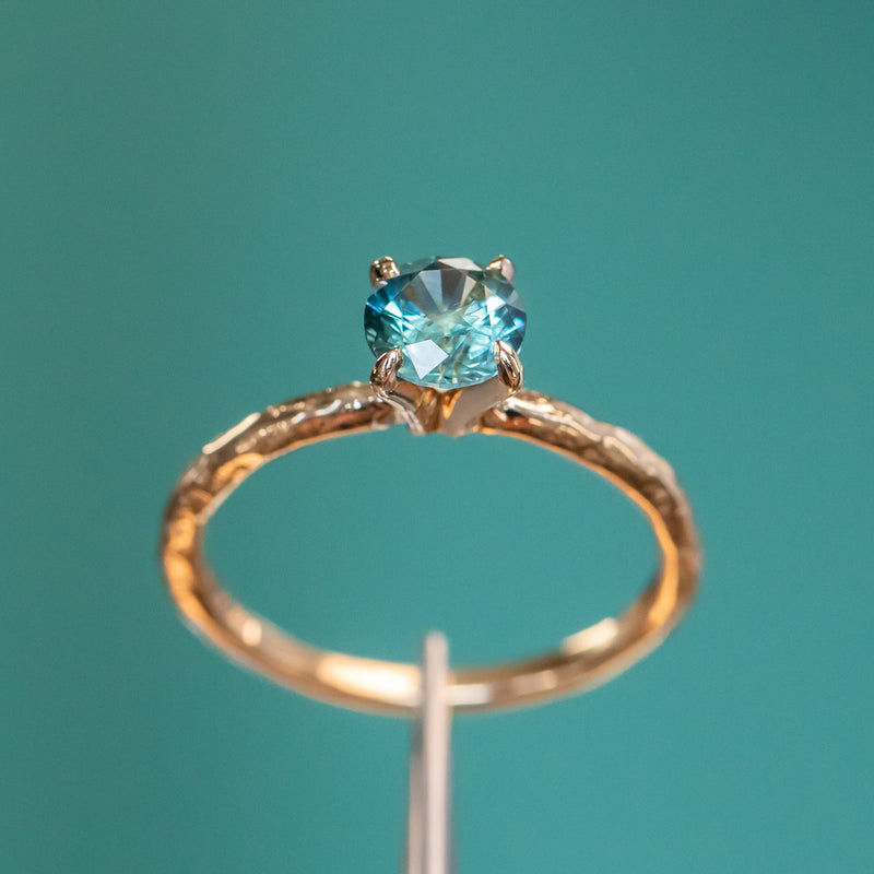 1.05ct Round Montana Sapphire Evergreen Solitaire in 14k Yellow Gold