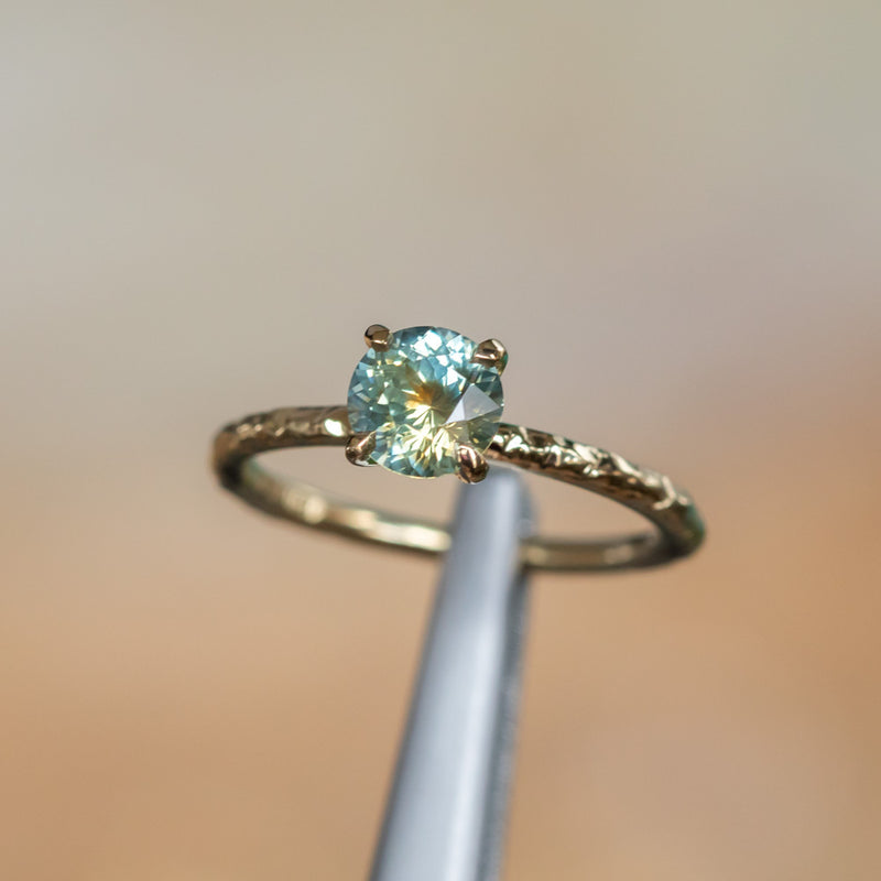 1.03ct Round Parti Montana Sapphire Evergreen Solitaire in 18k Yellow Gold