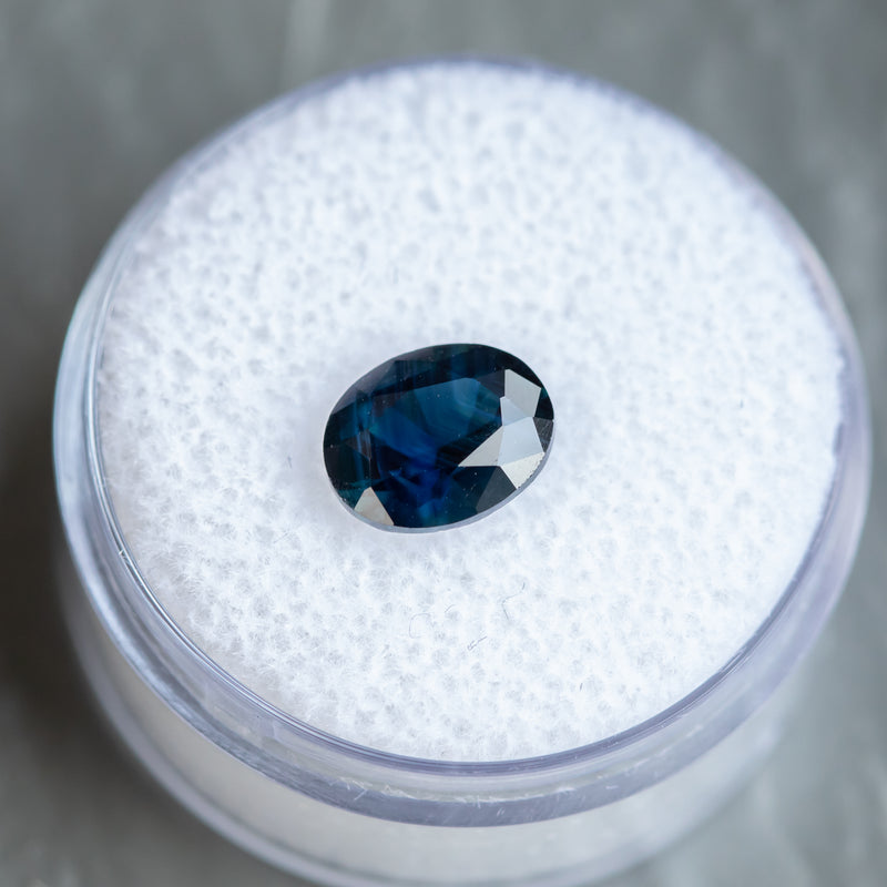 2.38CT OVAL NIGERIAN SAPPHIRE, DEEP OCEAN BLUE WITH GROWTH LINES, 8.59X6.9X4.82MM, UNTREATED