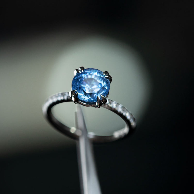 3.18ct Round Periwinkle Sapphire Solitaire with Diamonds in Platinum in tweezers
