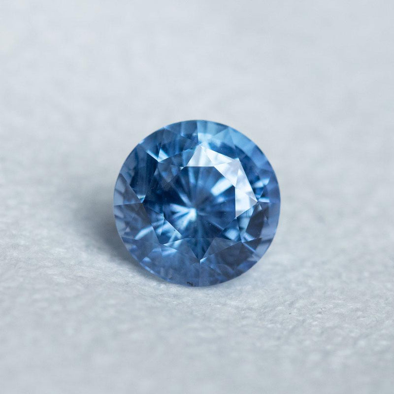 3.18ct Round Periwinkle Sapphire Solitaire with Diamonds in Platinum gemstone only