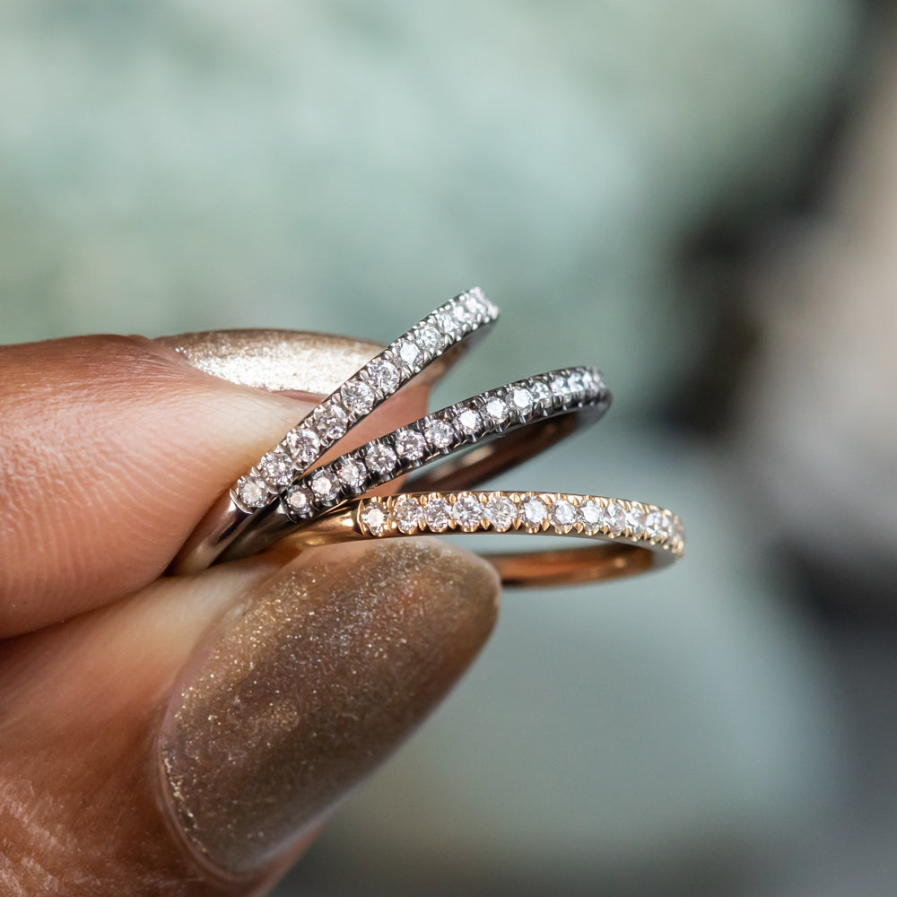 美品❣️アンブローズ❗️D0.50CT✨プラチナ　k18透かし柄幅広ダイヤリング Blackened Gold Straight Diamond Band – Anueva Jewelry