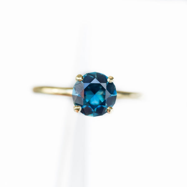 1.87ct Bright Blue Round Solitaire Unheated Sapphire Ring in 18k Yellow Gold