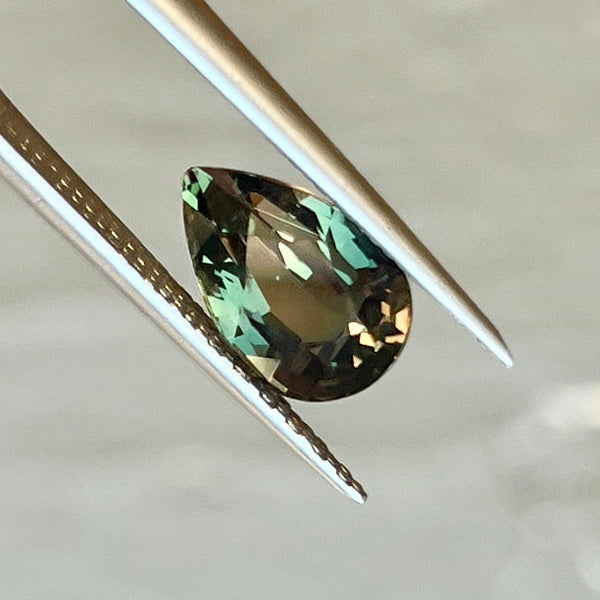 3.20CT PEAR MADAGASCAR SAPPHIRE, COLOR SHIFTING GREEN TO COGNAC, 10.35X6.91MM, UNTREATED